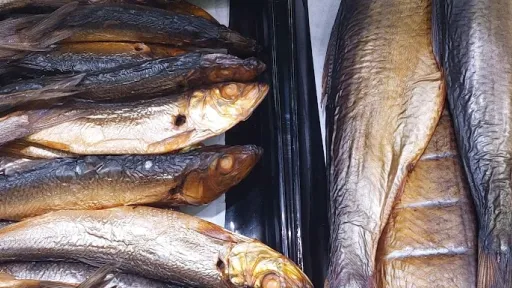 Suitsetatud kalad, pakendamata toit