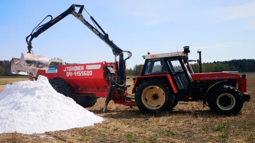 traktor ja kipsikuhi