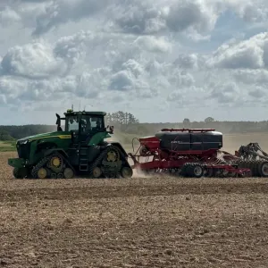 Traktor k&uuml;lvab