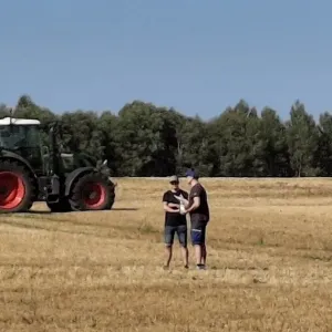 Mehed keset p&otilde;ldu