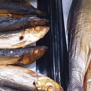 Suitsetatud kalad, pakendamata toit