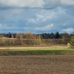 Talumaja p&otilde;ldude vahel