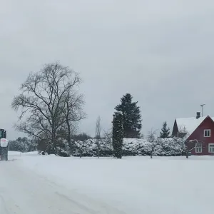 Talvine maastik, traktor s&otilde;idab