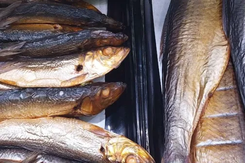 Suitsetatud kalad, pakendamata toit
